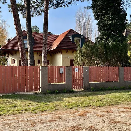 Nefelejts Deluxe וילה *